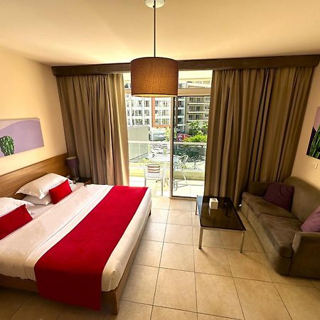 The Smallville Xpress Beirut Luaran gambar